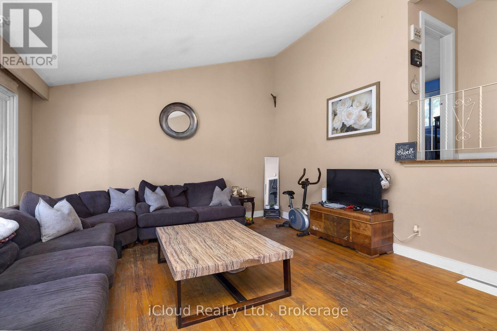 32 Mowbray Place, Halton Hills, Ontario  L7J 2J8 - Photo 5 - W13648286