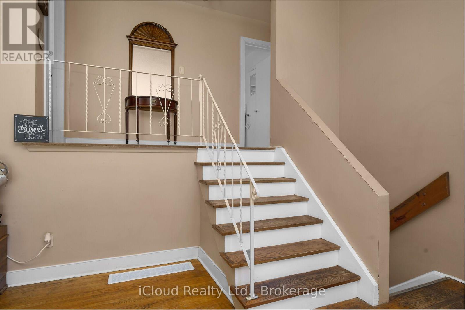 32 Mowbray Place, Halton Hills, Ontario  L7J 2J8 - Photo 7 - W13648286