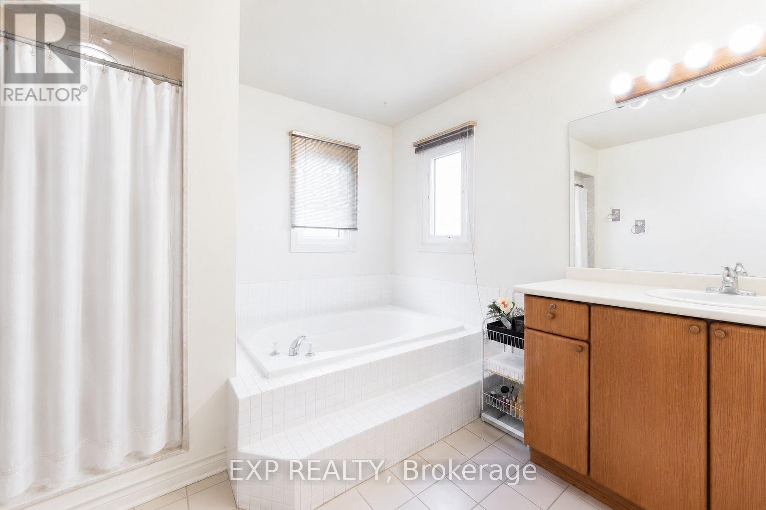 5 Hyde Park Drive, Richmond Hill, Ontario  L4B 1V3 - Photo 16 - N13645590