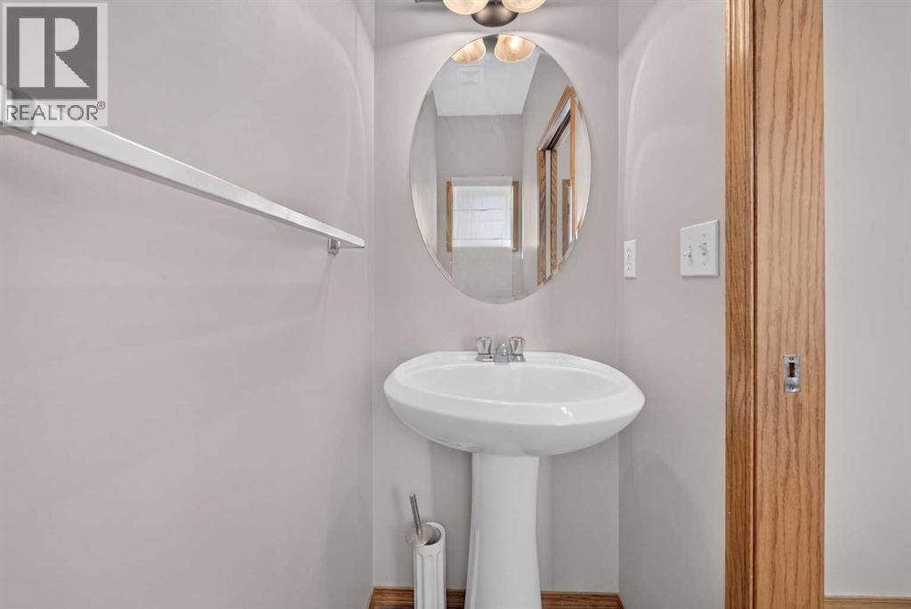 744 Luxstone Landing SW, Airdrie, Alberta  T4B 3L1 - Photo 8 - A2328521
