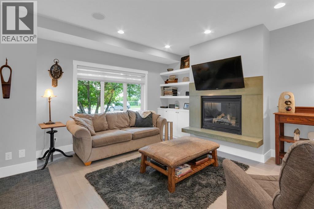 4616 82 Street Nw, Calgary, Alberta  T3B 2P7 - Photo 4 - A2334626