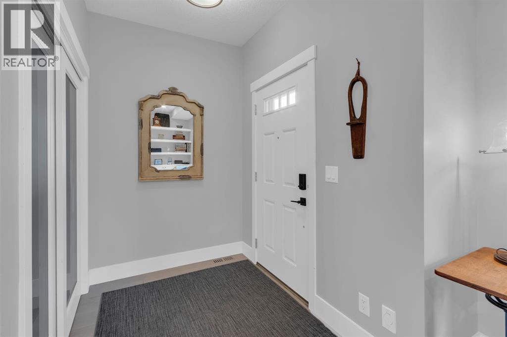 4616 82 Street Nw, Calgary, Alberta  T3B 2P7 - Photo 3 - A2334626