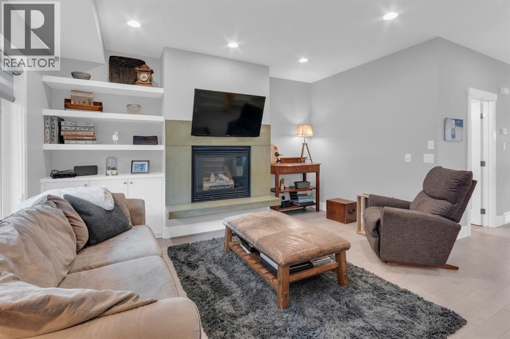 4616 82 Street Nw, Calgary, Alberta  T3B 2P7 - Photo 5 - A2334626