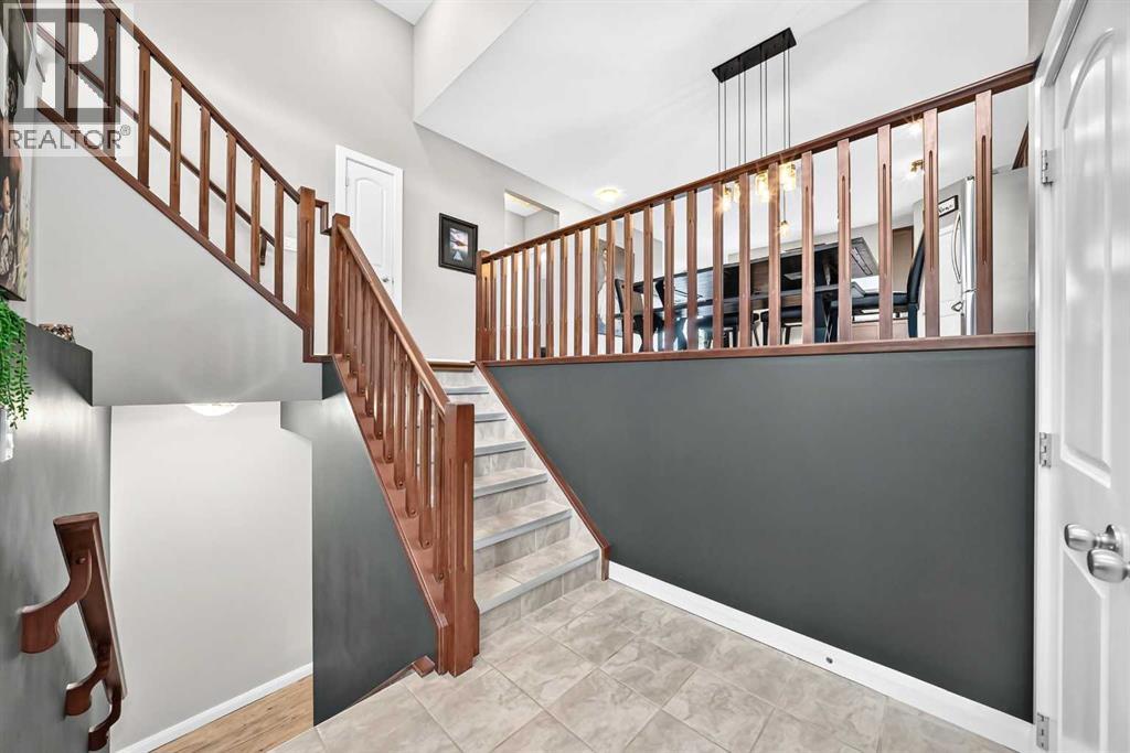 11 Westridge Way, Okotoks, Alberta  T1S 0K1 - Photo 3 - A2331479