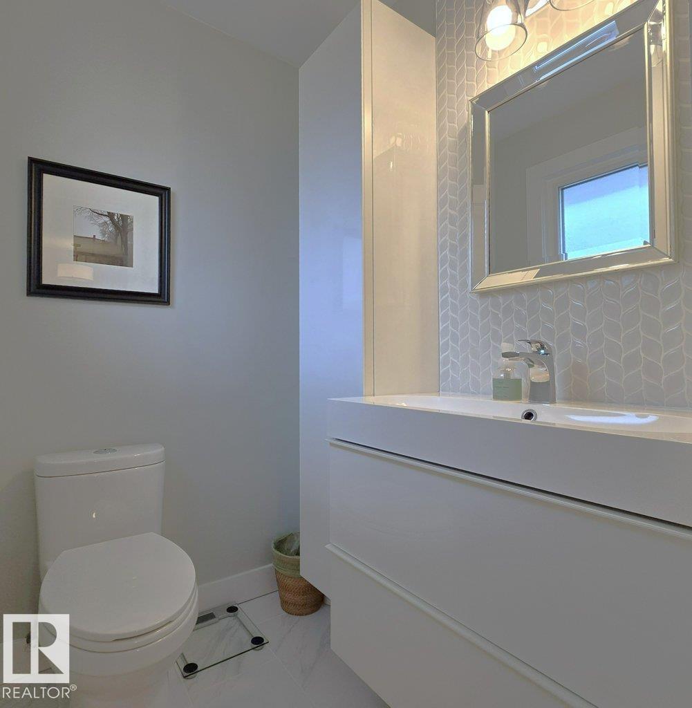 2725 104a St NW, Edmonton, Alberta  T6J 4C4 - Photo 15 - E4502540