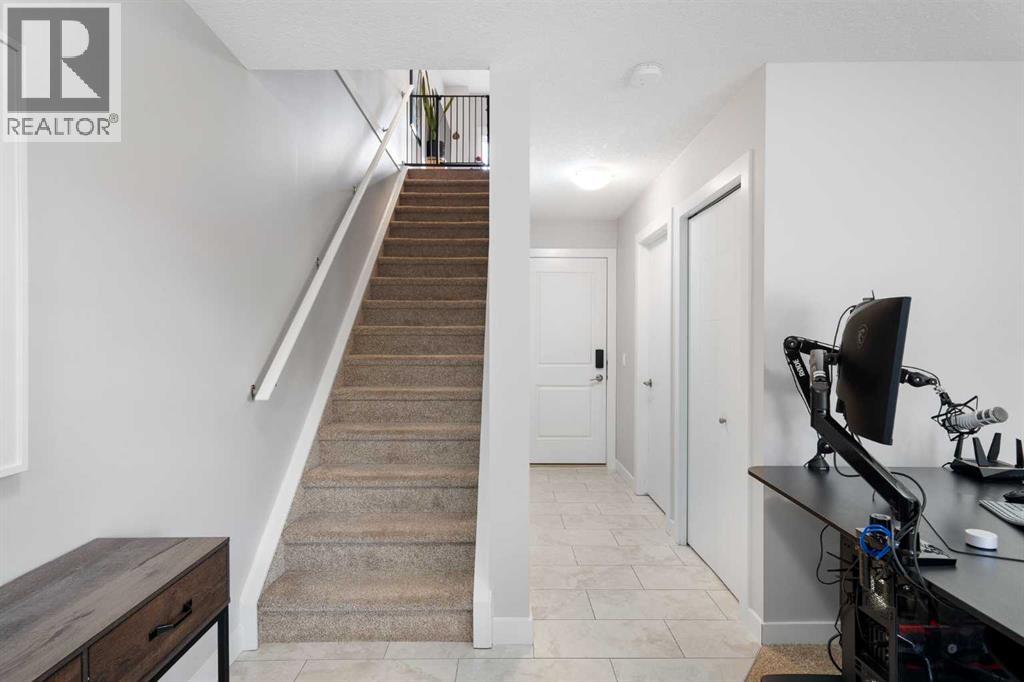 426 Nolan Hill Boulevard NW, Calgary, Alberta  T3R 0Y1 - Photo 4 - A2331609