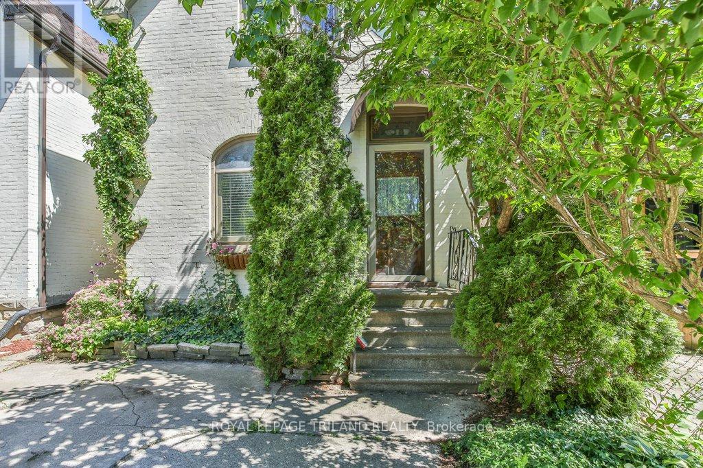 38 Byron Avenue E, London South, Ontario  N6C 1C5 - Photo 2 - X13648362