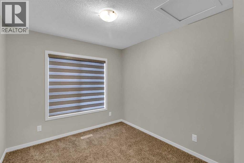 249 Aquila Drive NW, Calgary, Alberta  T3R 1Y6 - Photo 11 - A2335180