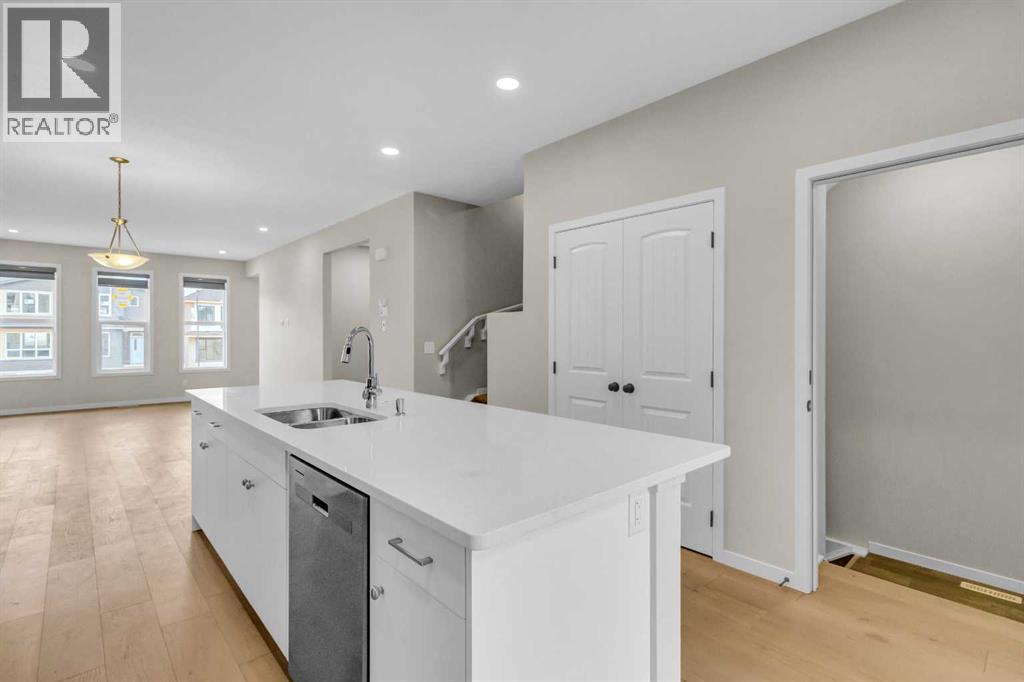 249 Aquila Drive NW, Calgary, Alberta  T3R 1Y6 - Photo 2 - A2335180