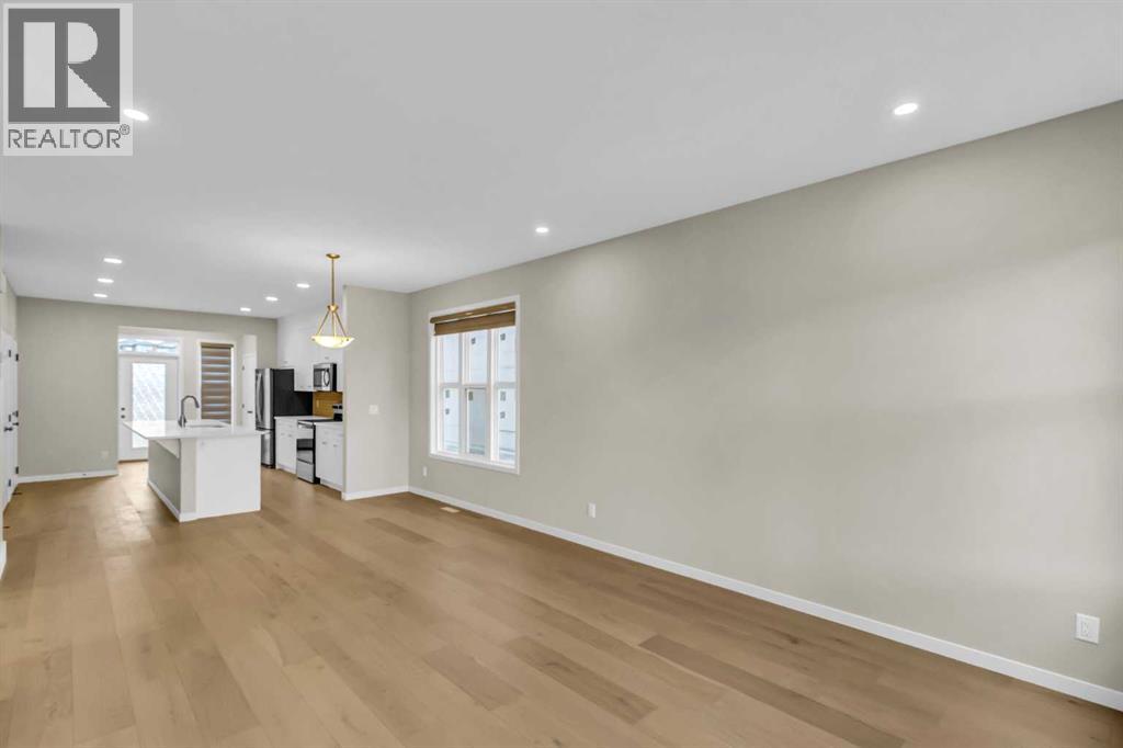 249 Aquila Drive NW, Calgary, Alberta  T3R 1Y6 - Photo 5 - A2335180
