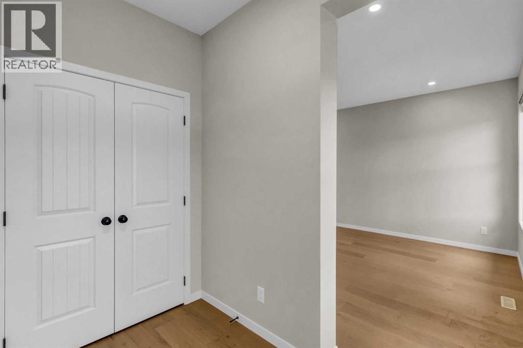 249 Aquila Drive NW, Calgary, Alberta  T3R 1Y6 - Photo 7 - A2335180