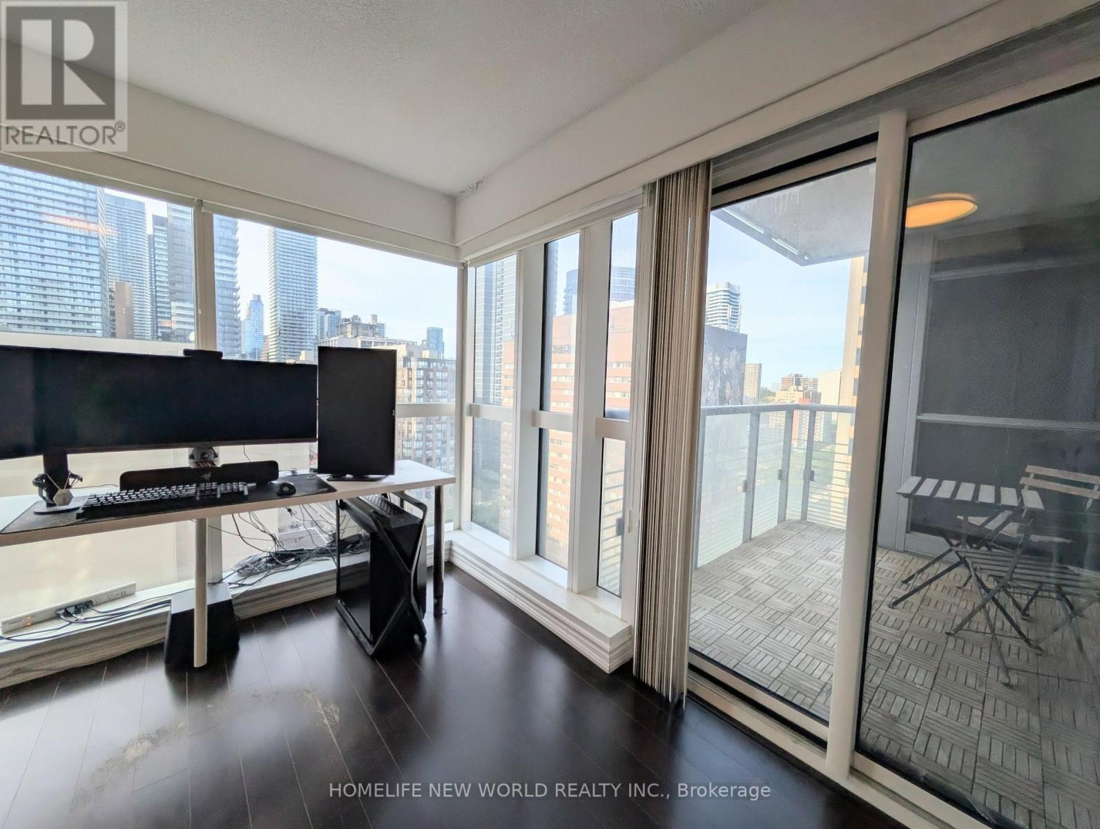 1401 - 386 Yonge Street, Toronto, Ontario  M5B 0A5 - Photo 3 - C13648372