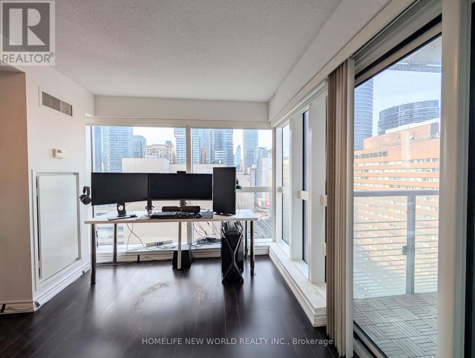 1401 - 386 Yonge Street, Toronto, Ontario  M5B 0A5 - Photo 4 - C13648372