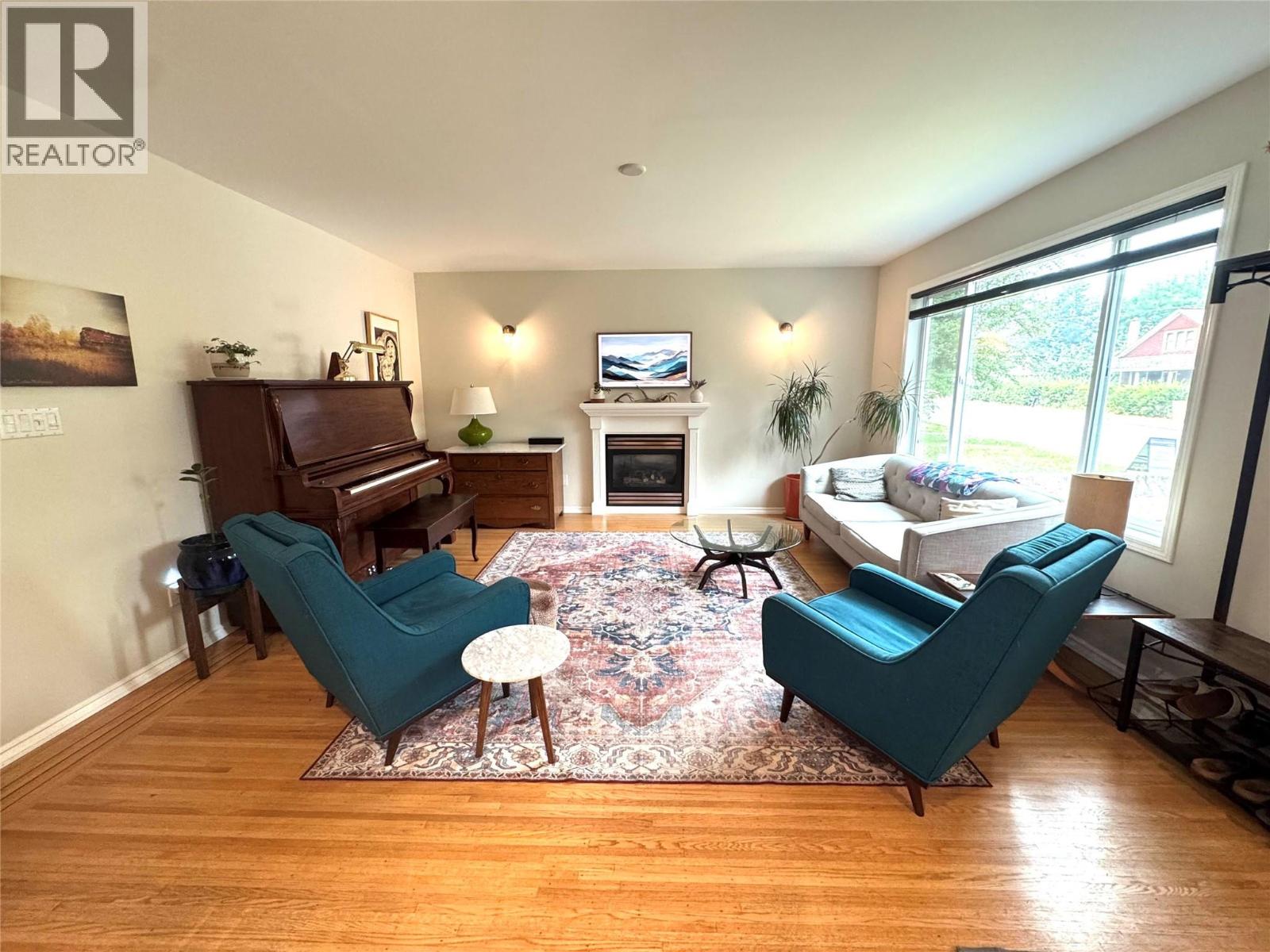 612 Second Street, Nelson, British Columbia V1L 2L8 - Photo 2 - 10396537