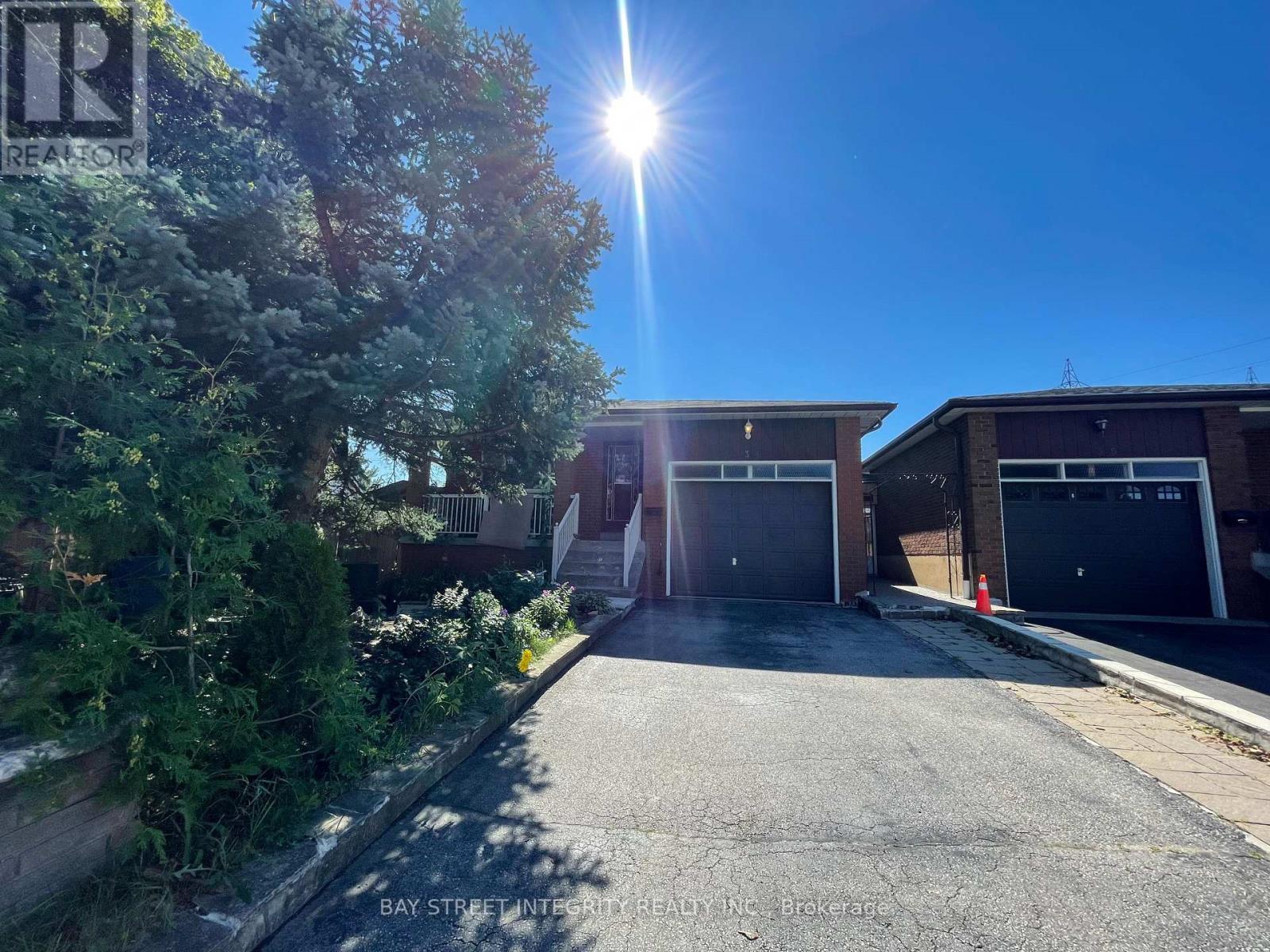 34 IANGROVE TERRACE, Toronto, Ontario