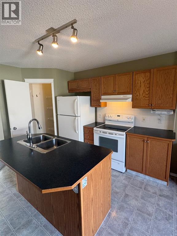 240 Prestwick Way SE, Calgary, Alberta  T2Z 2Z5 - Photo 9 - A2293982