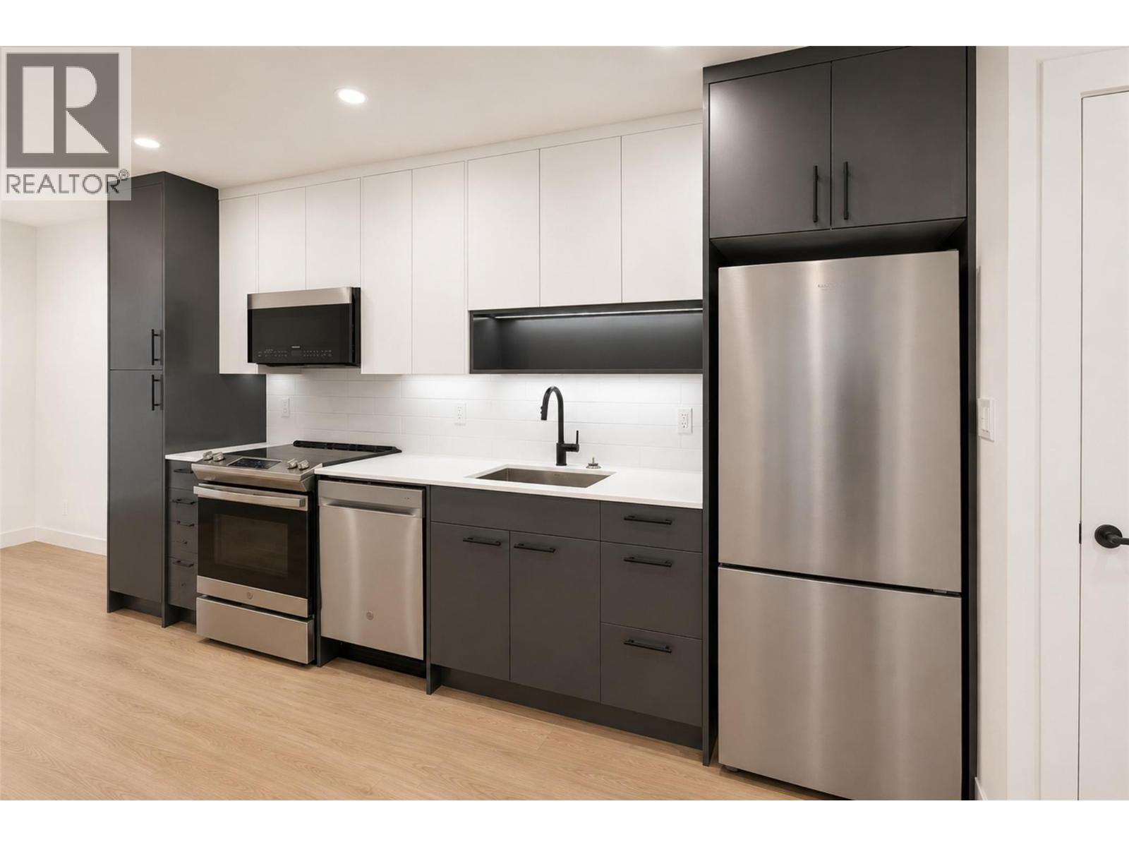 1380 Pridham Avenue Unit# 310, Kelowna, British Columbia