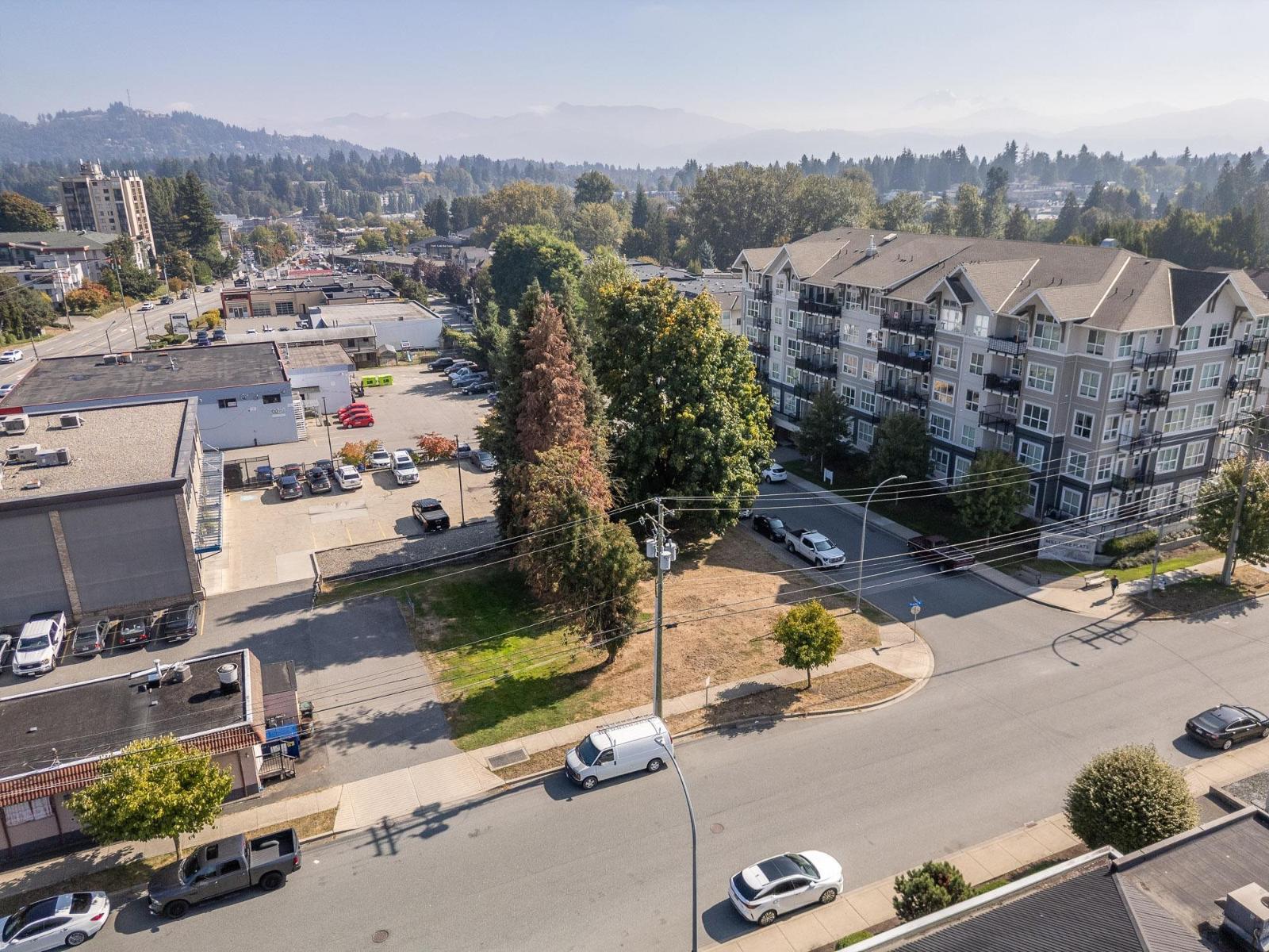 2612 E Bourquin Crescent, Abbotsford, British Columbia  V2S 1Y7 - Photo 5 - R3153204