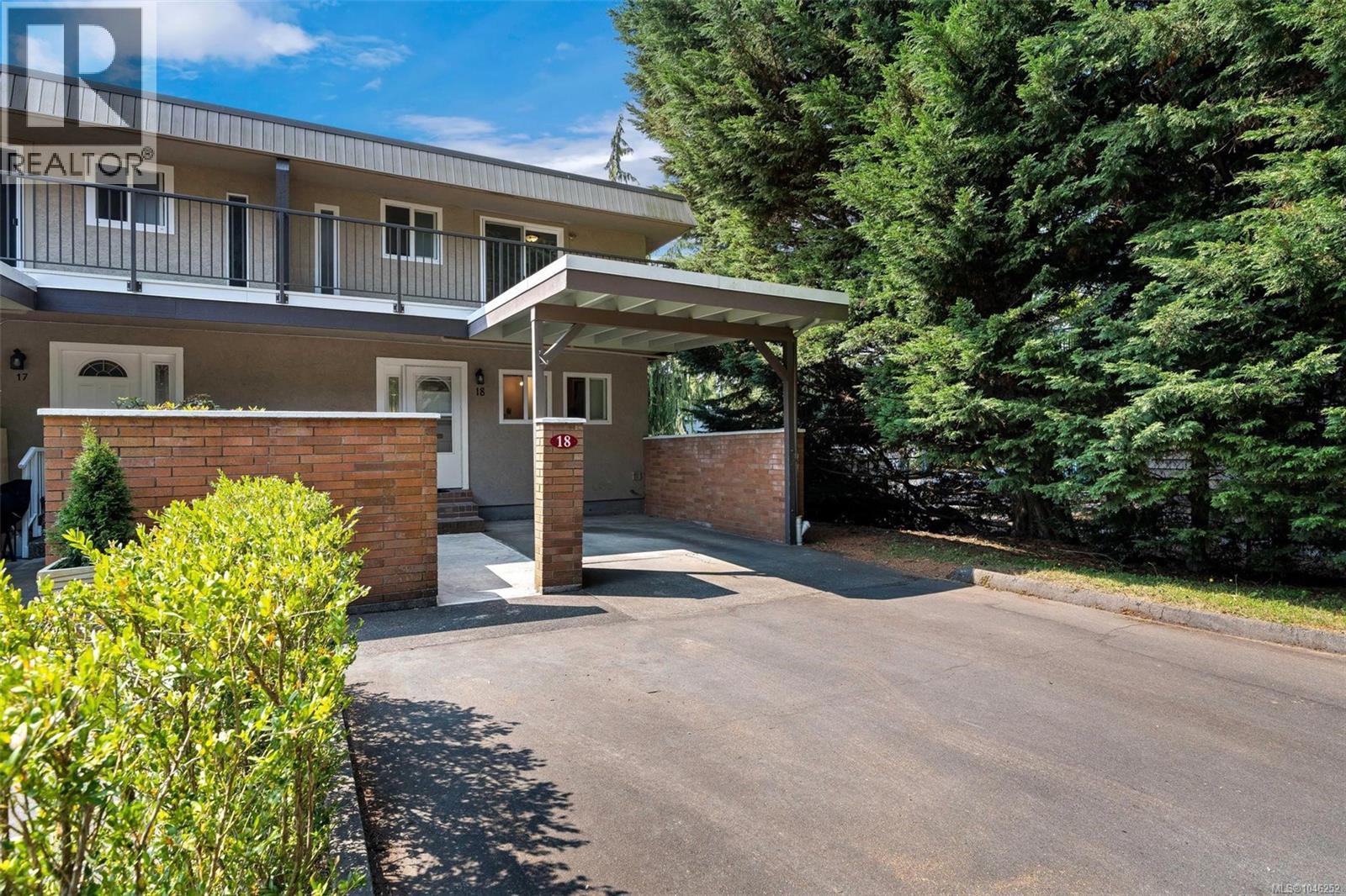 18 1701 McKenzie Ave, Saanich, British Columbia