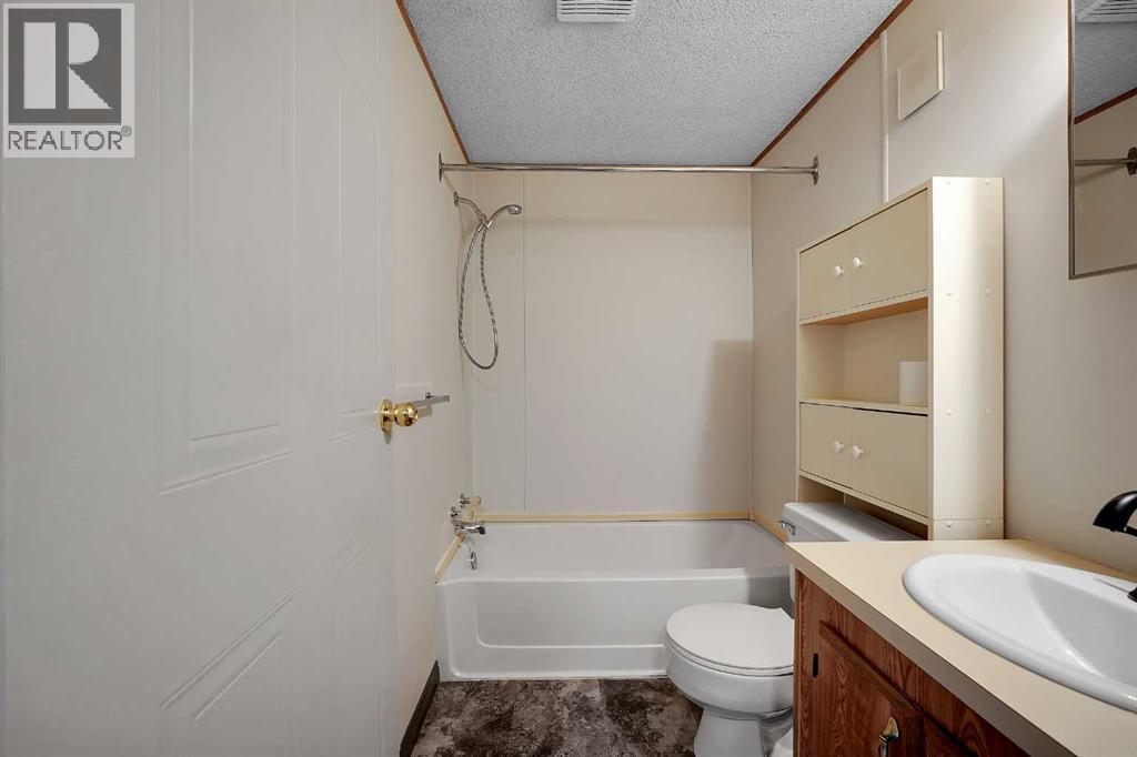 169 Erin Woods Circle SE, Calgary, Alberta  T2B 3E1 - Photo 16 - A2334682