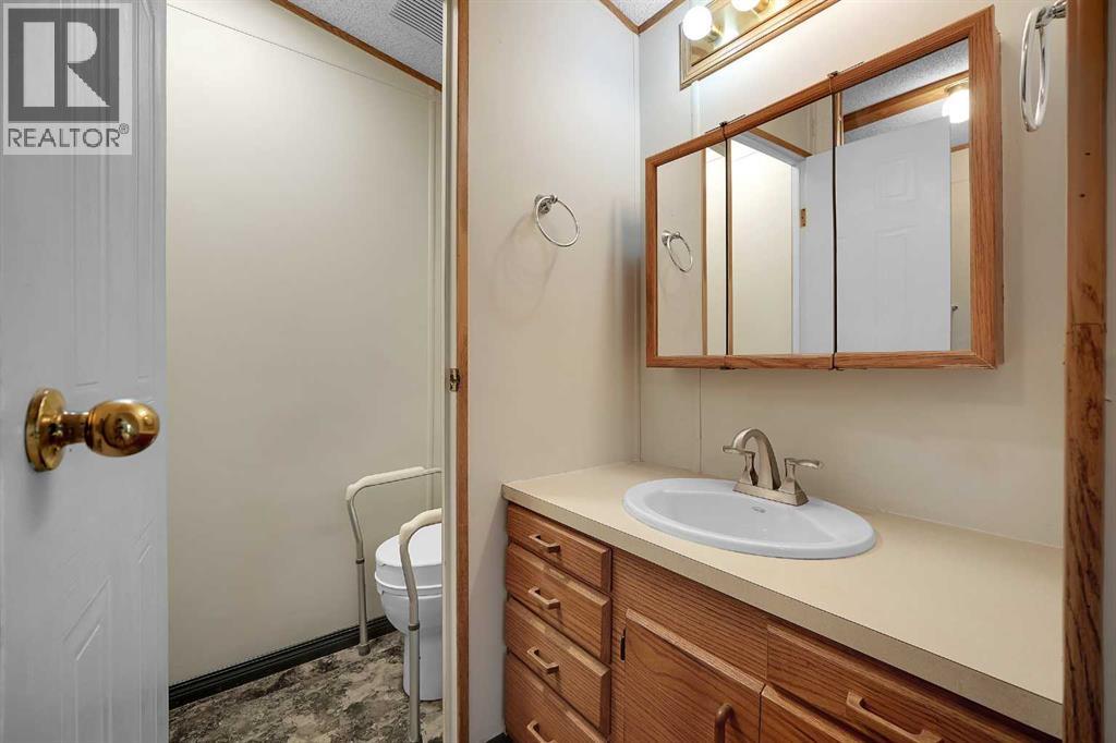 169 Erin Woods Circle SE, Calgary, Alberta  T2B 3E1 - Photo 25 - A2334682