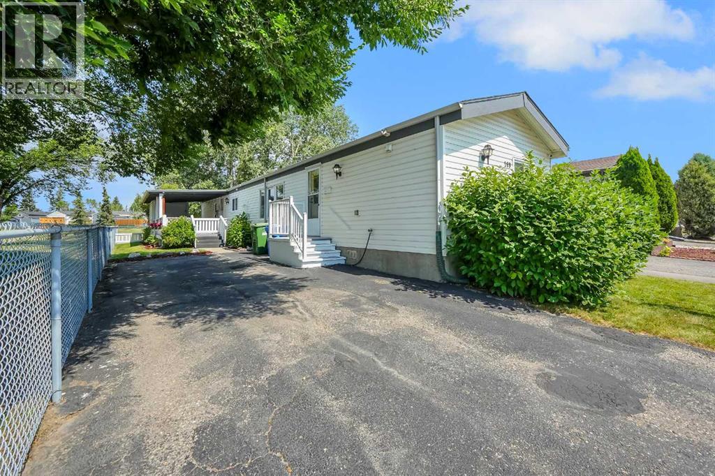 169 Erin Woods Circle SE, Calgary, Alberta  T2B 3E1 - Photo 3 - A2334682