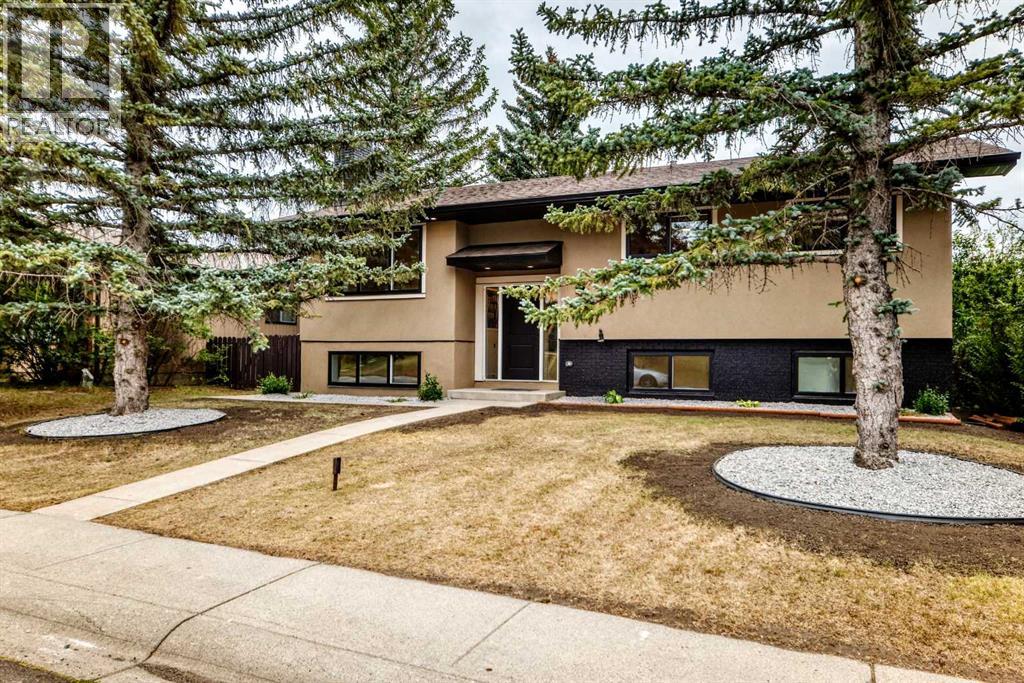 307 Silverthorn Way NW, Calgary, Alberta  T3B 4E8 - Photo 2 - A2335043