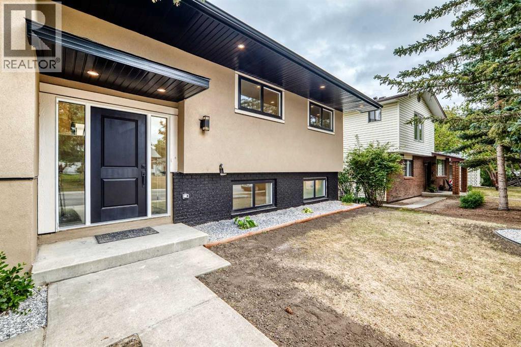 307 Silverthorn Way NW, Calgary, Alberta  T3B 4E8 - Photo 3 - A2335043