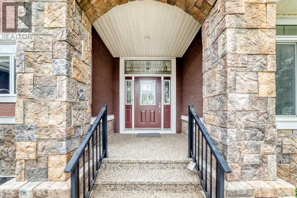 96 Cranarch Heights SE, Calgary, Alberta  T3M 0S7 - Photo 2 - A2335444