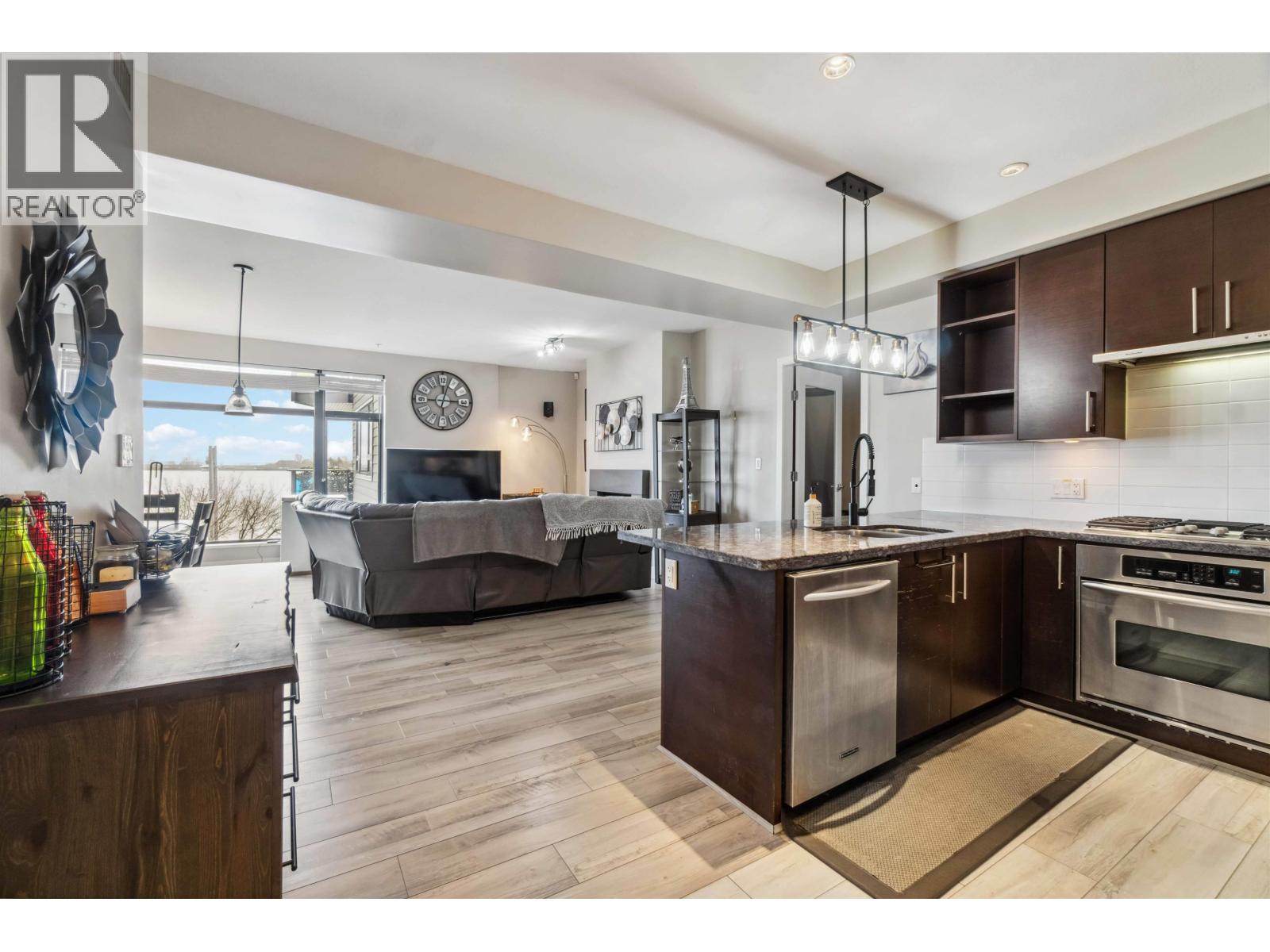 201 14300 RIVERPORT WAY, Richmond, British Columbia