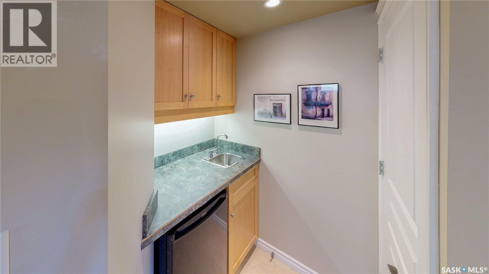 2728 Robinson Street, Regina, Saskatchewan  S4T 2R6 - Photo 36 - SK044871