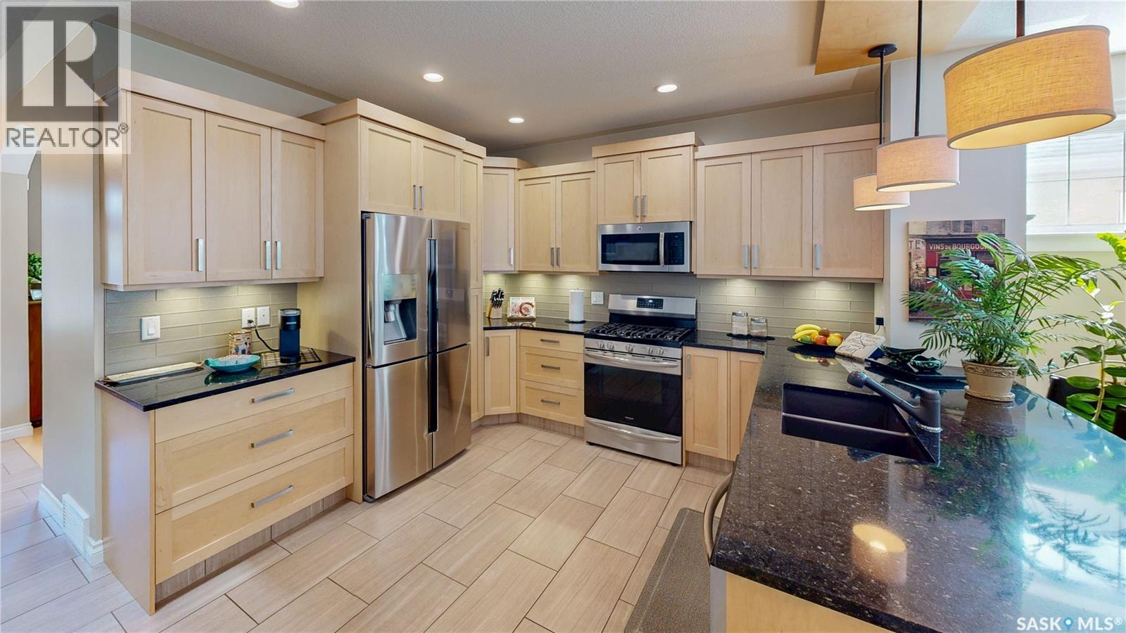 2728 Robinson Street, Regina, Saskatchewan  S4T 2R6 - Photo 6 - SK044871