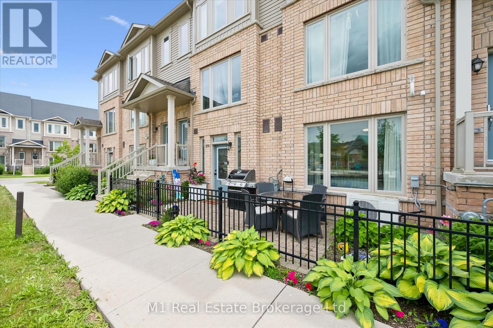 279 Law Drive, Guelph (Grange Road), Ontario  N1E 7E8 - Photo 3 - X13648562