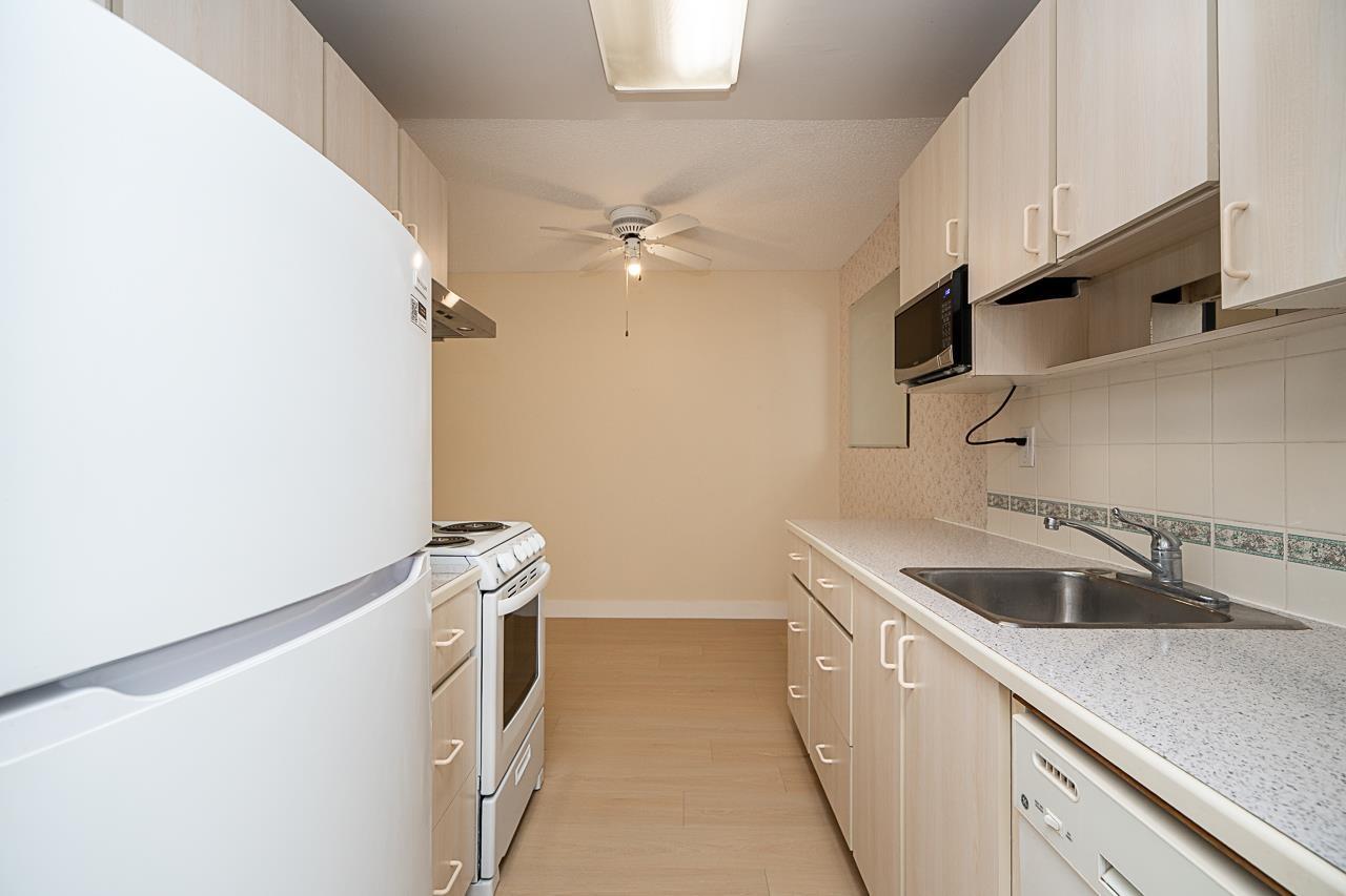 208 15020 North Bluff Road, White Rock, British Columbia  V4B 5A4 - Photo 15 - R3153458