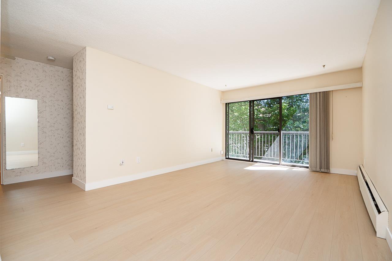 208 15020 North Bluff Road, White Rock, British Columbia  V4B 5A4 - Photo 4 - R3153458