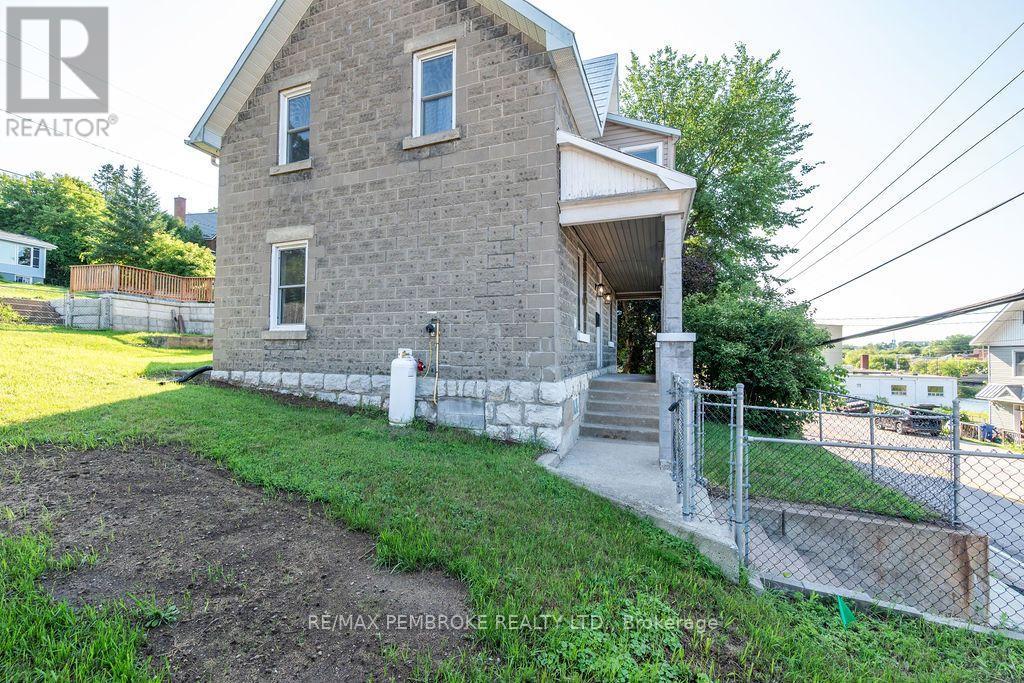 131 Bonnechere Street W, Bonnechere Valley, Ontario  K0J 1T0 - Photo 30 - X13648550