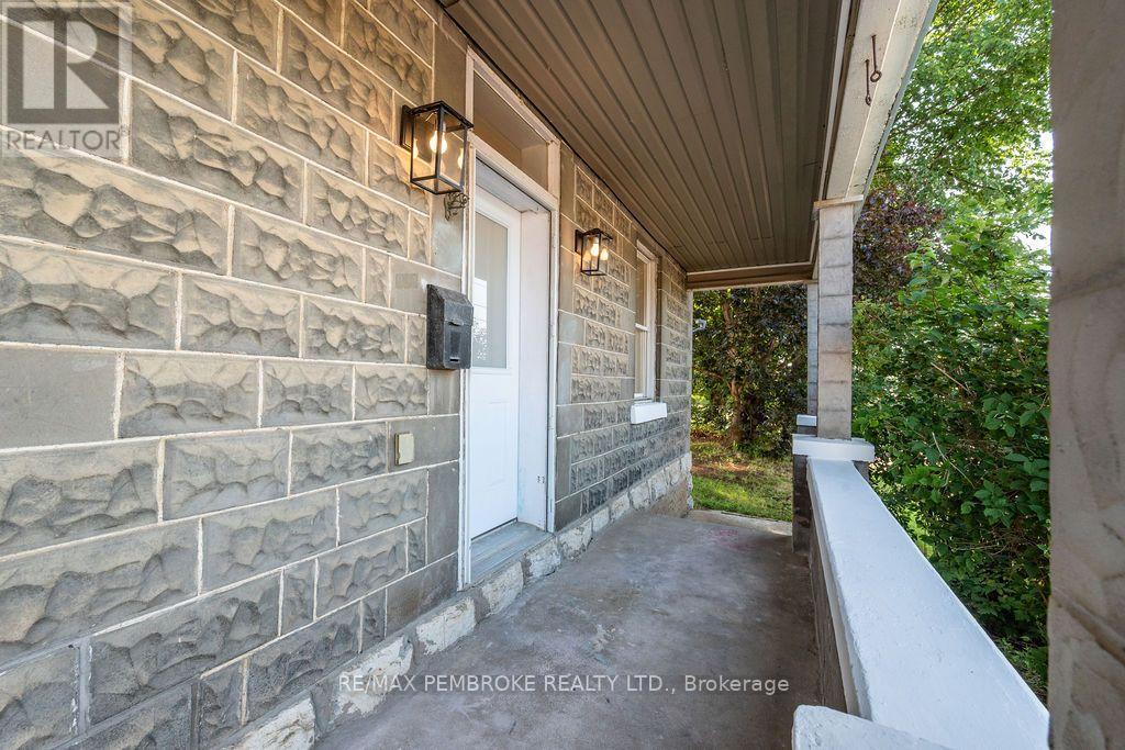 131 Bonnechere Street W, Bonnechere Valley, Ontario  K0J 1T0 - Photo 31 - X13648550