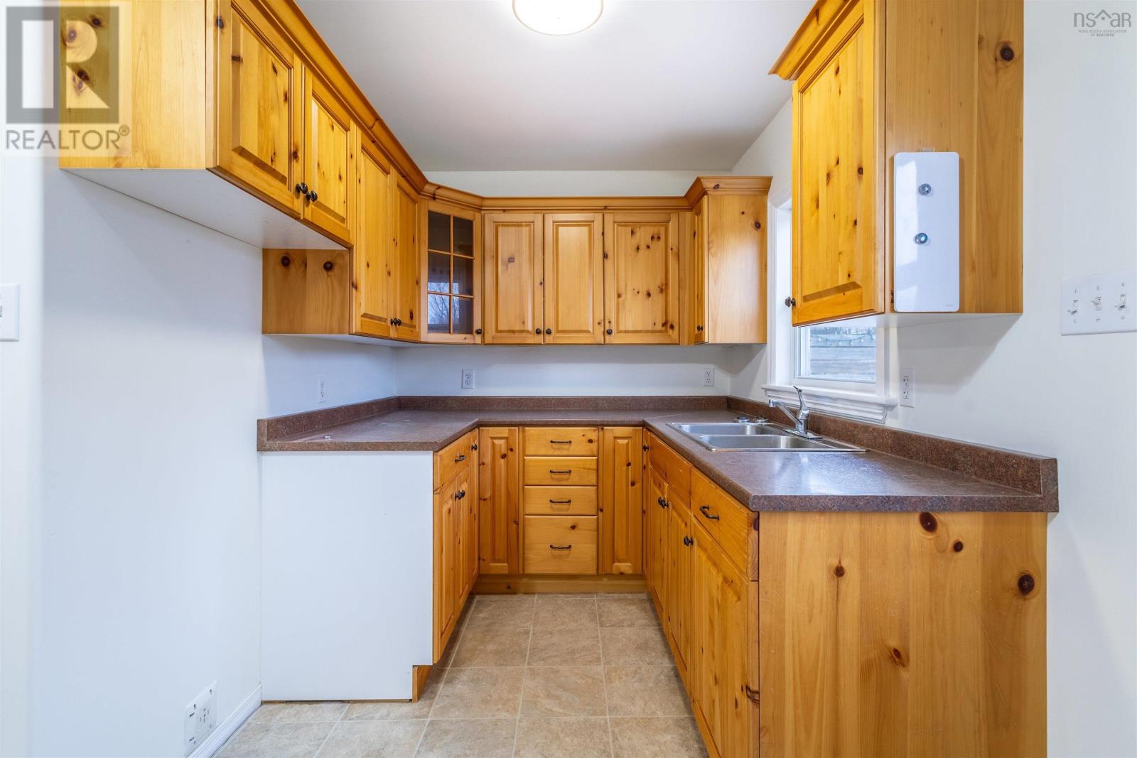 22 Archibald Street, Sydney Mines, Nova Scotia  B1V 2Y5 - Photo 8 - 202605950