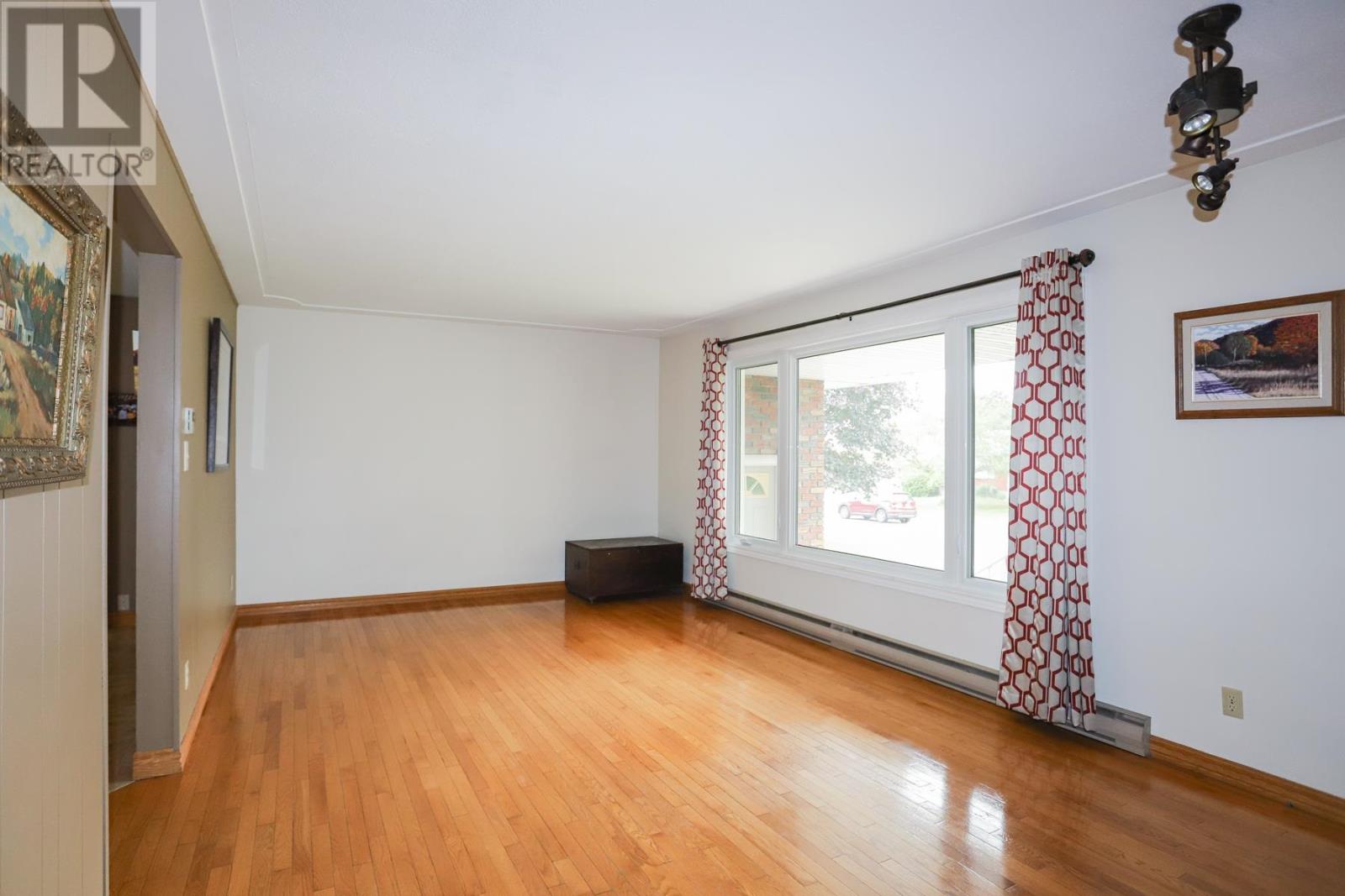 24 Granite St, Sault Ste. Marie, Ontario P6B 4T1 - Photo 9 - SM261908