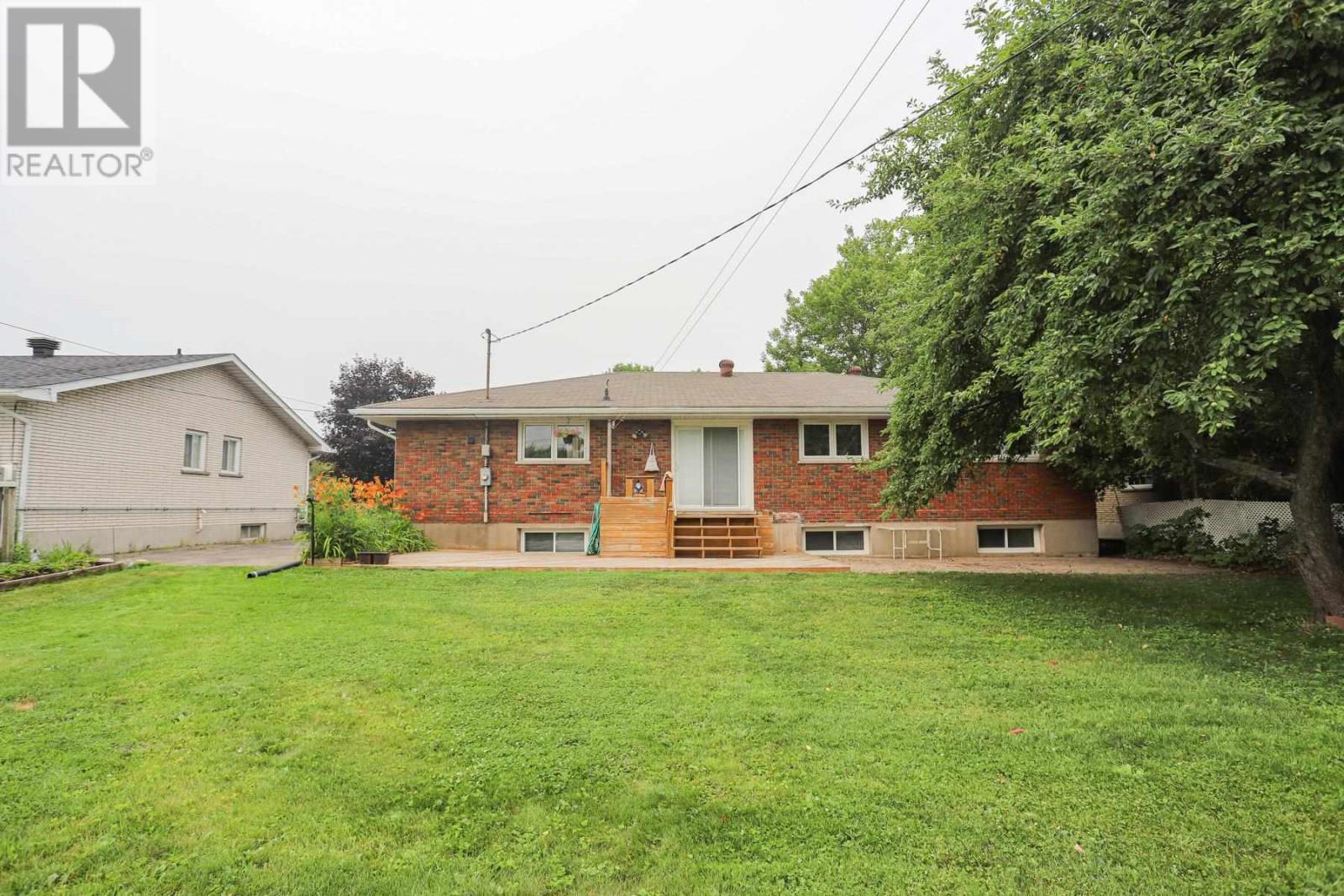 24 Granite St, Sault Ste. Marie, Ontario P6B 4T1 - Photo 5 - SM261908