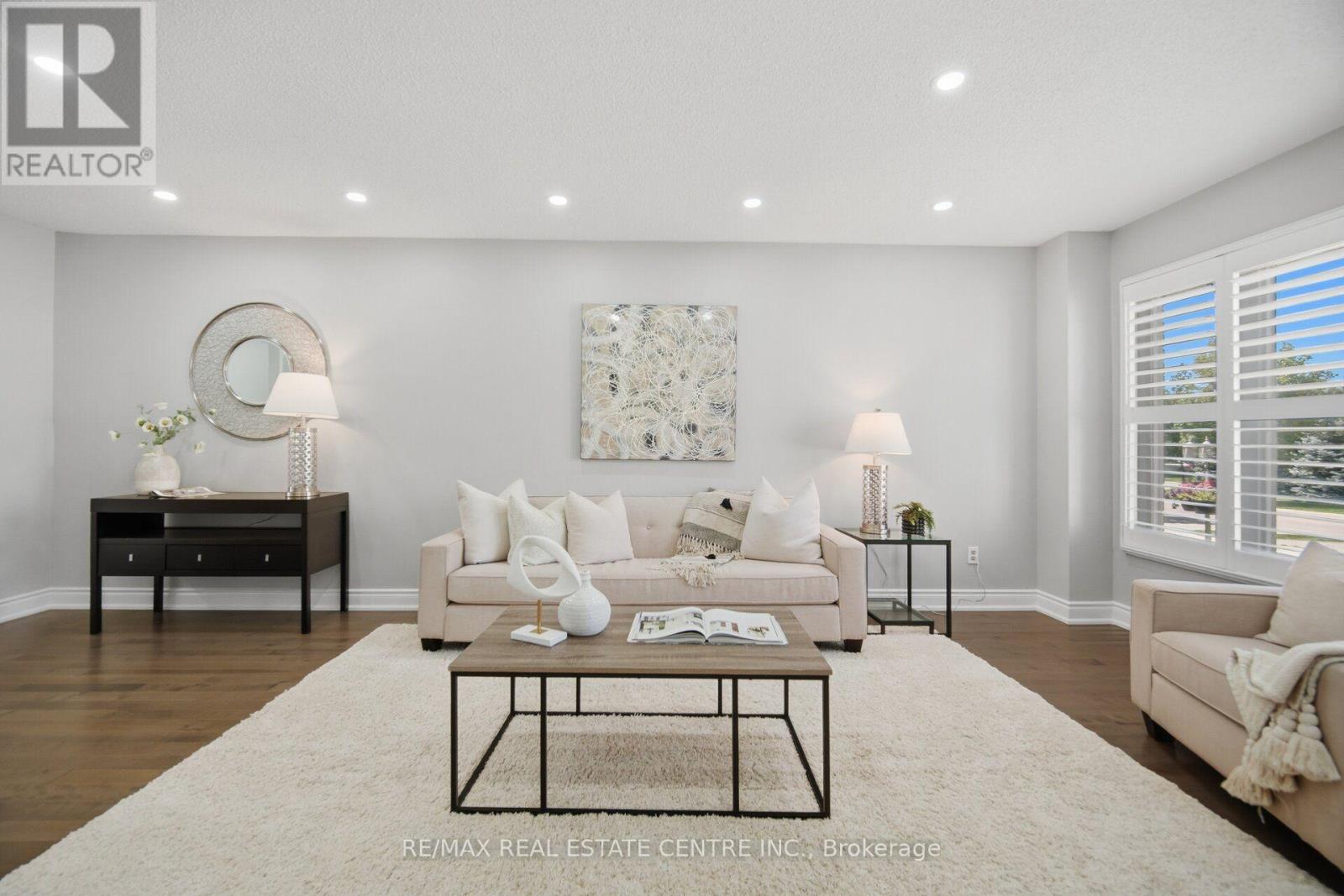 1558 Highbrook Avenue, Mississauga, Ontario  L5M 4V8 - Photo 5 - W13620416