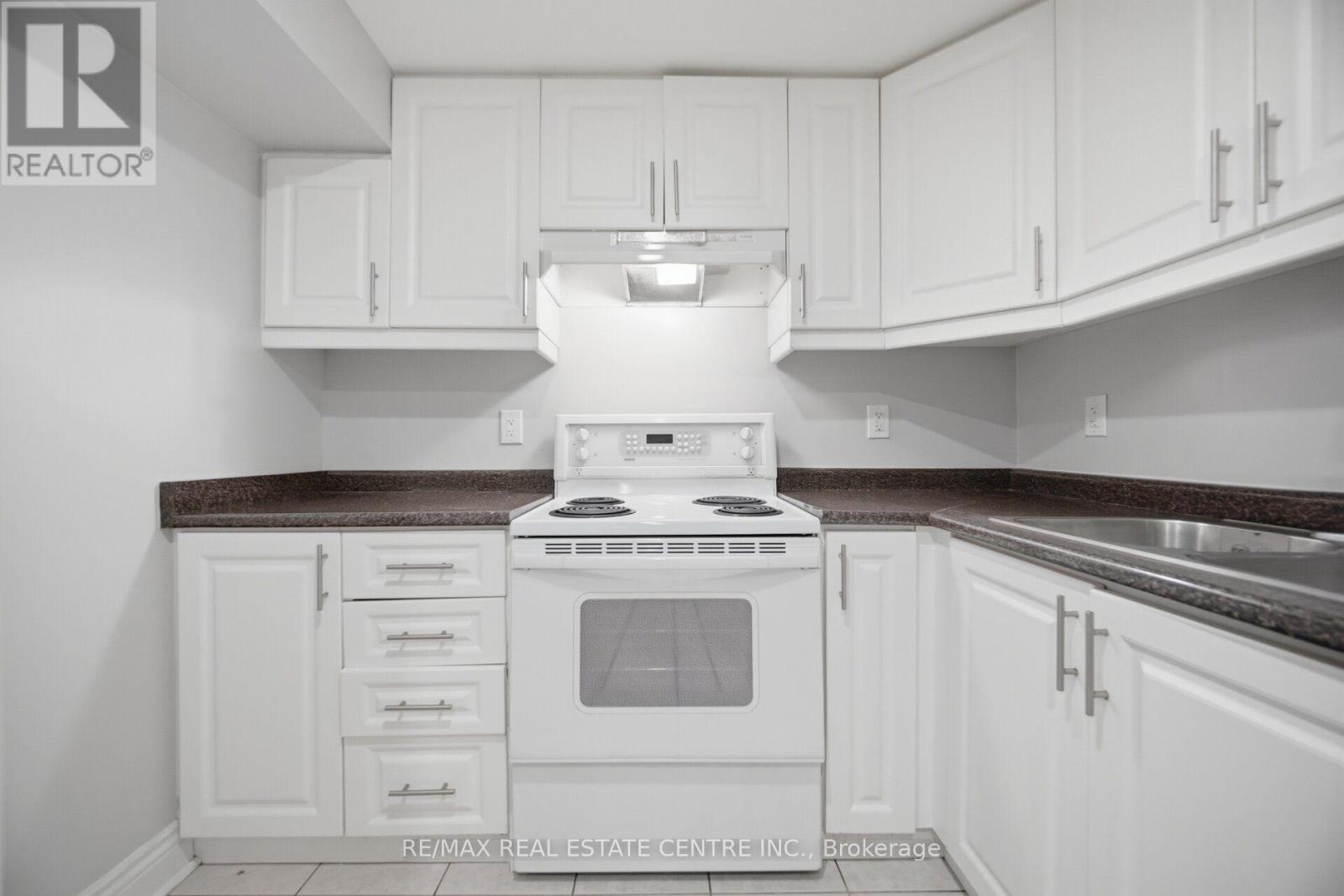 1558 Highbrook Avenue, Mississauga, Ontario  L5M 4V8 - Photo 35 - W13620416