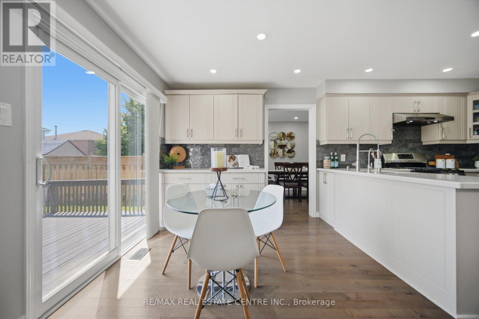 1558 Highbrook Avenue, Mississauga, Ontario  L5M 4V8 - Photo 10 - W13620416