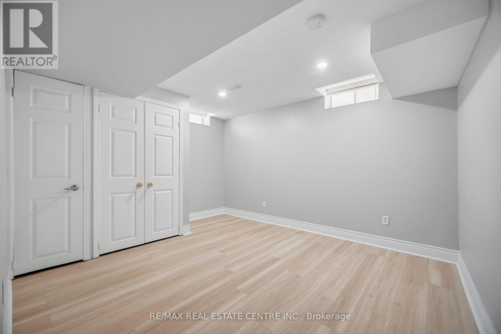 1558 Highbrook Avenue, Mississauga, Ontario  L5M 4V8 - Photo 36 - W13620416