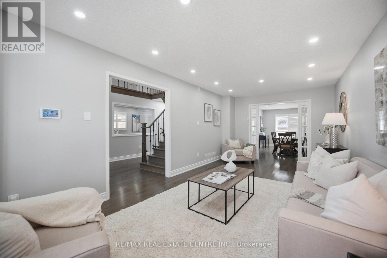 1558 Highbrook Avenue, Mississauga, Ontario  L5M 4V8 - Photo 7 - W13620416