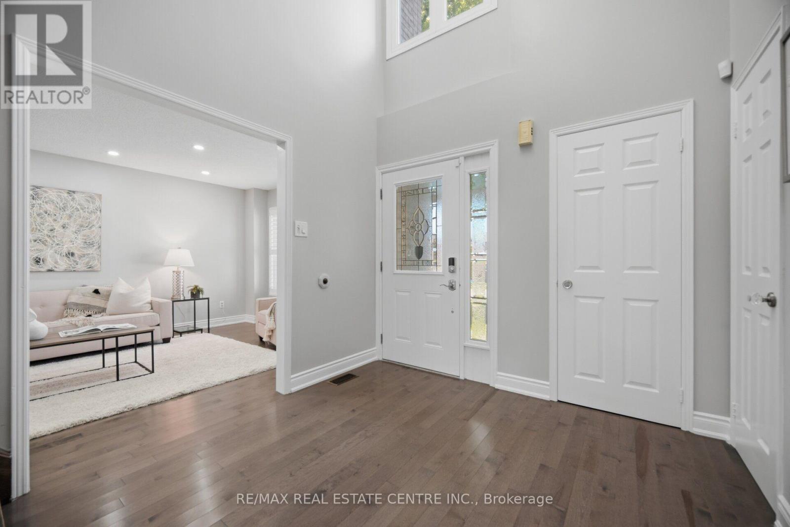 1558 Highbrook Avenue, Mississauga, Ontario  L5M 4V8 - Photo 3 - W13620416