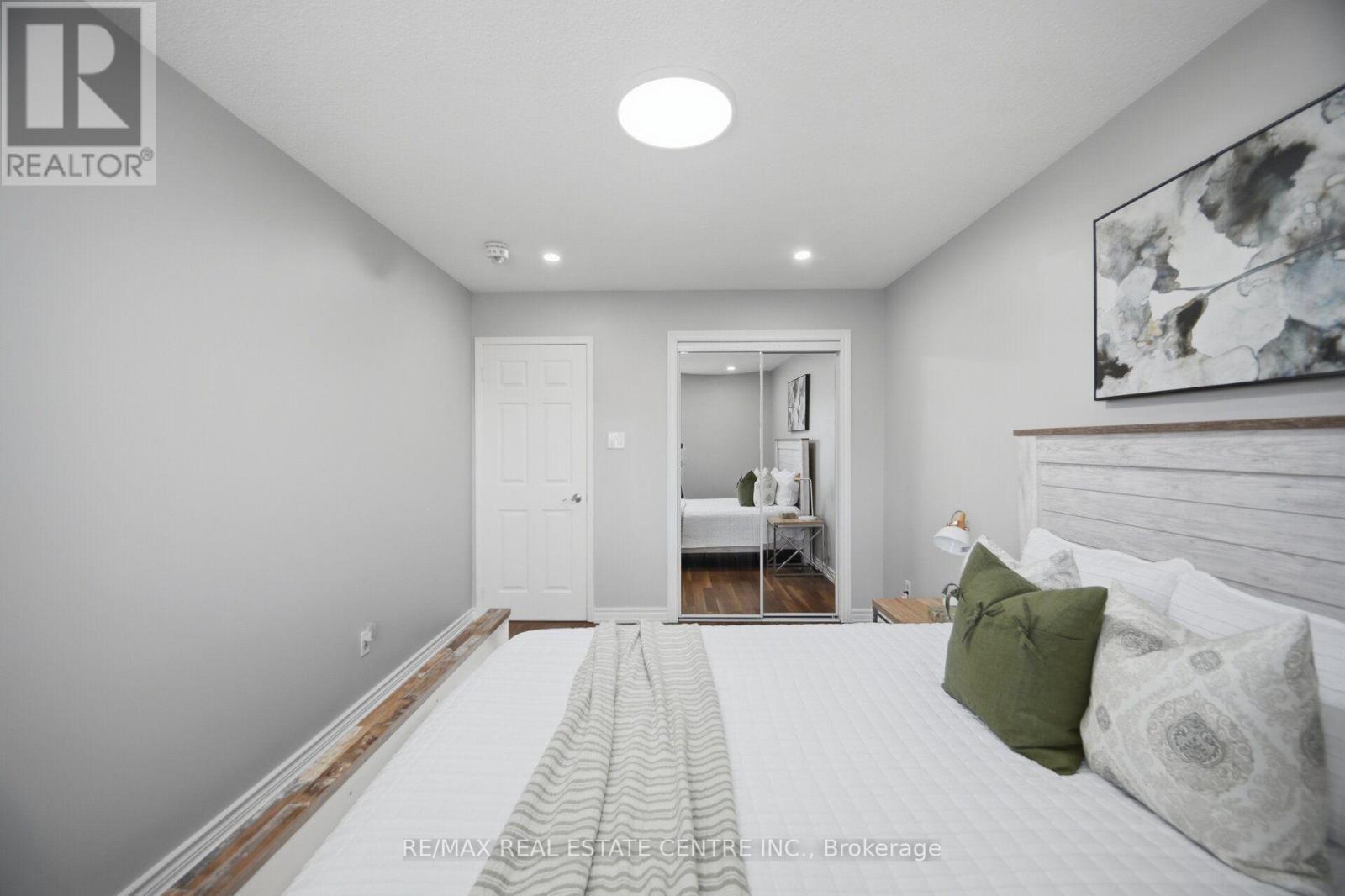 1558 Highbrook Avenue, Mississauga, Ontario  L5M 4V8 - Photo 23 - W13620416