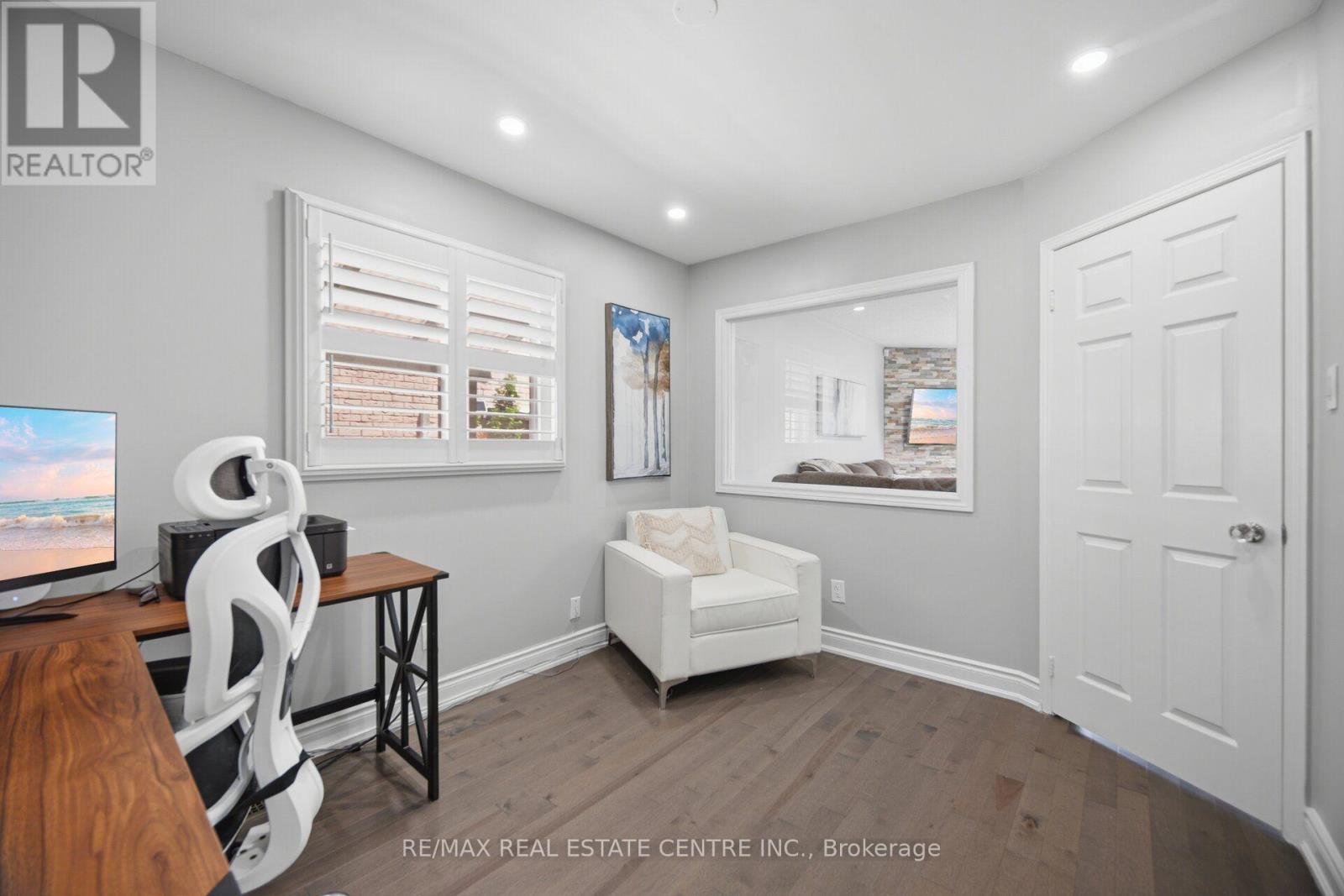 1558 Highbrook Avenue, Mississauga, Ontario  L5M 4V8 - Photo 13 - W13620416