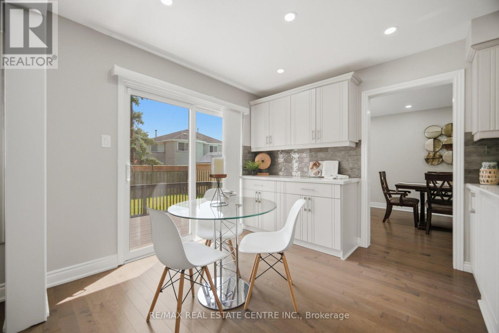 1558 Highbrook Avenue, Mississauga, Ontario  L5M 4V8 - Photo 9 - W13620416