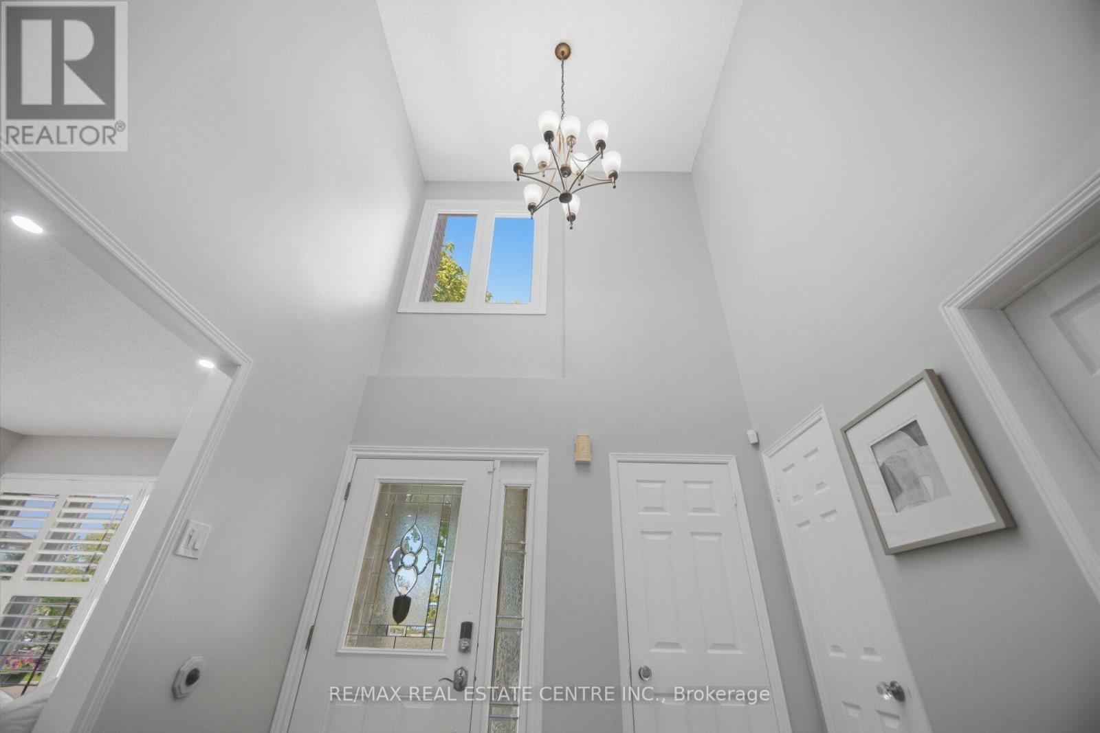 1558 Highbrook Avenue, Mississauga, Ontario  L5M 4V8 - Photo 4 - W13620416